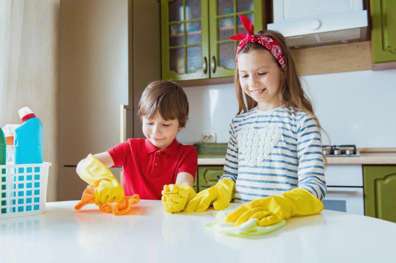 Sprzątanie w kuchni z dziećmi